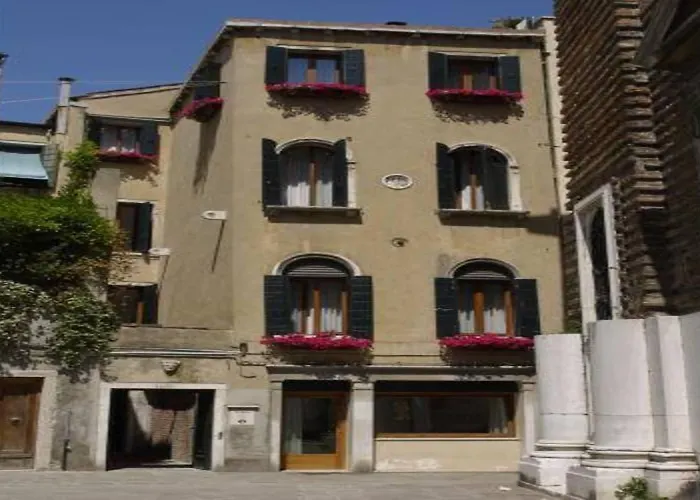 Couette-café La Locandiera 4*
