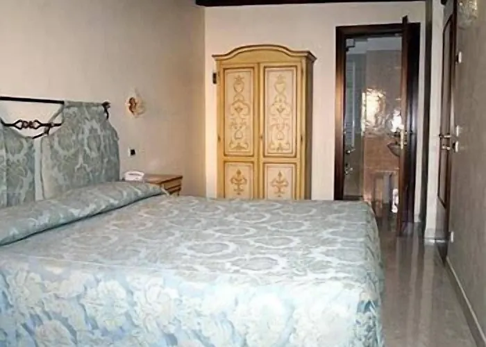 住宿加早餐酒店 拉罗坎第拉酒店 4*