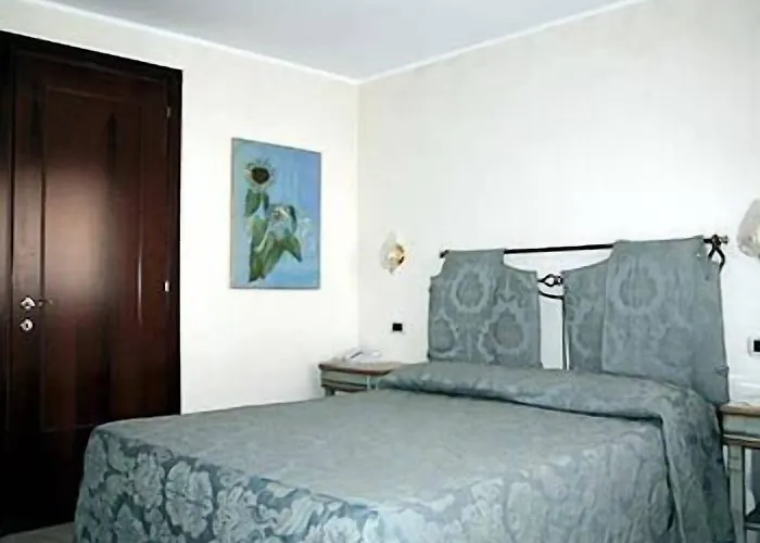 拉罗坎第拉酒店 4*