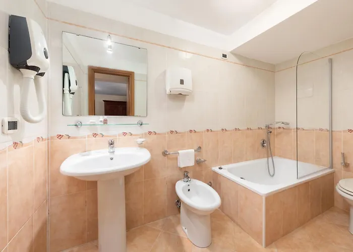 拉罗坎第拉酒店 住宿加早餐酒店 4*