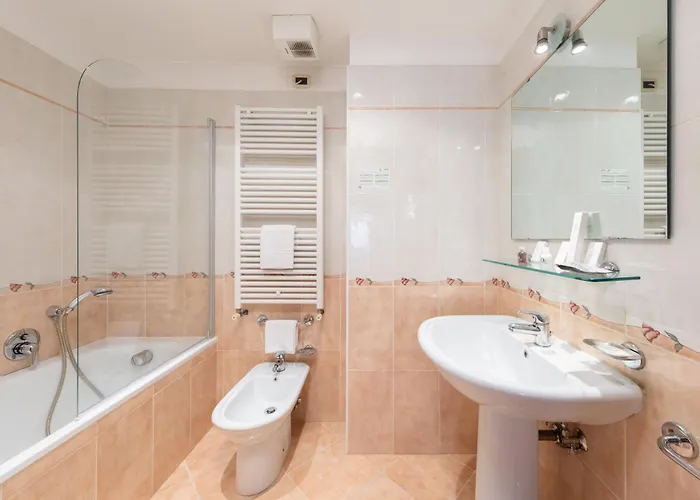 拉罗坎第拉酒店 4*