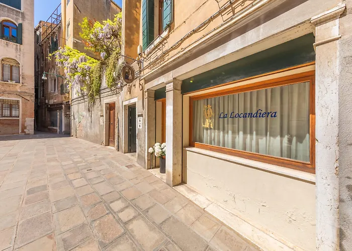 拉罗坎第拉酒店 4*