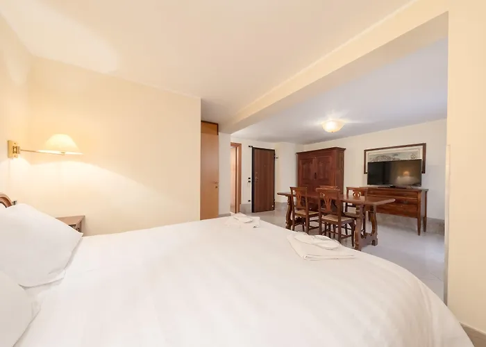 拉罗坎第拉酒店 4*